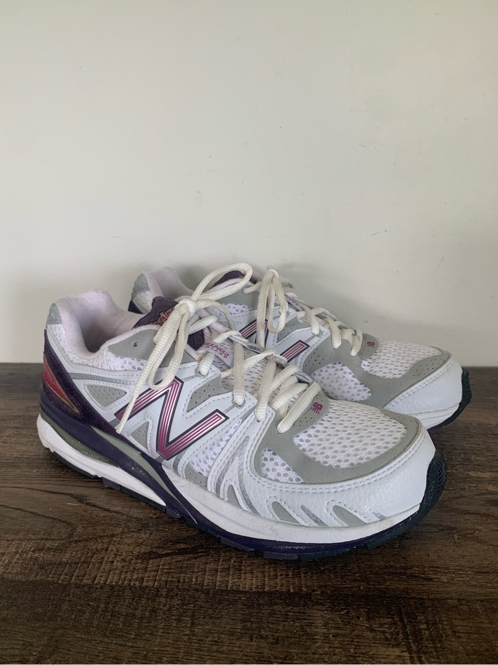 New Balance 1540 Women's Running Shoes Size 9.5 B Gray Purple Pink  W1540WP1 USA